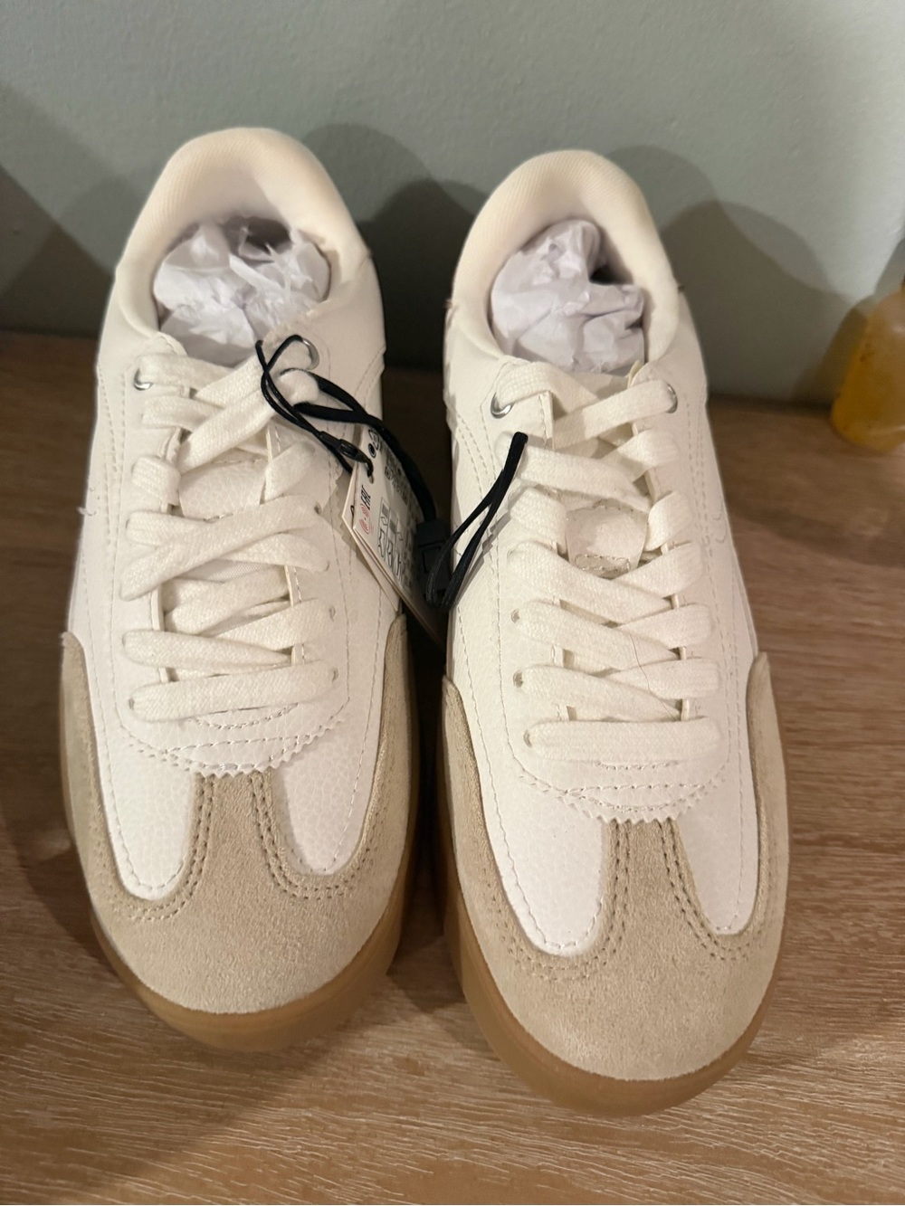 Zara Cream and Tan Low-Top women’s size 8 sporty sneakers